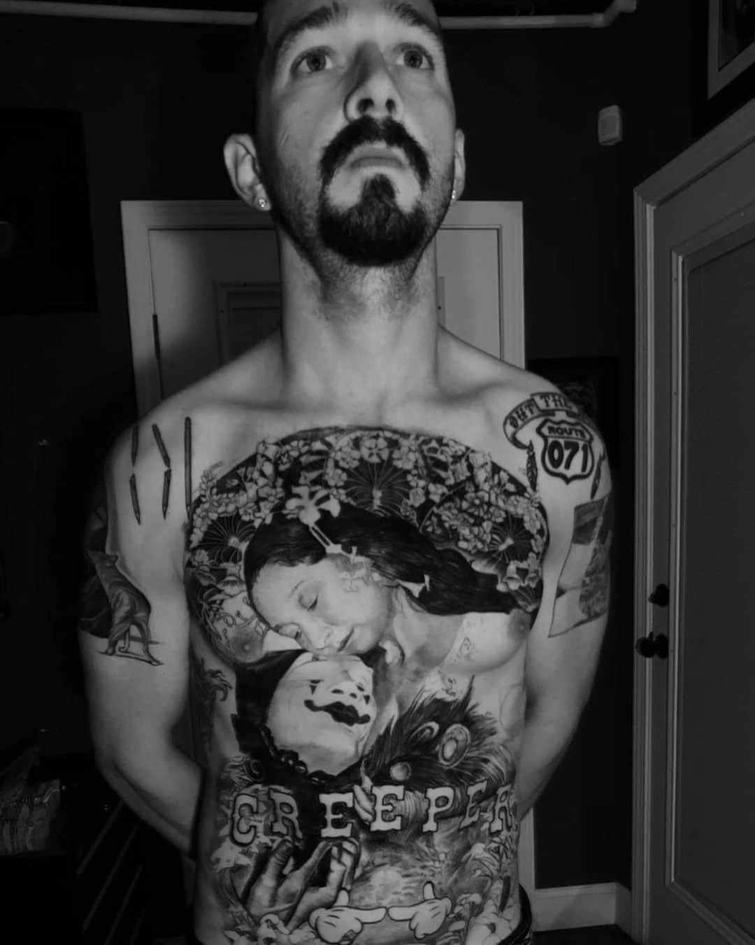 Art Collective Magazineさんのインスタグラム写真 - (Art Collective MagazineInstagram)「Yup Shia Labeouf got his torso tattooed for his newest film! Tattooed by  @bryanramirezart  @jerkydoo  @q_tat2  His newest film @the_tax_collector_movie . Definitely gonna check this one out! #artnerd #shialabeouf #thetaxcollectormovie #artcollective」8月8日 2時56分 - art_collective