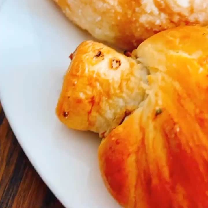 大石ほのかのインスタグラム：「パンパンパパン🌭 弟が買ってきてくれた♡♡ メロンパン大好きなんだよねぇ♪」