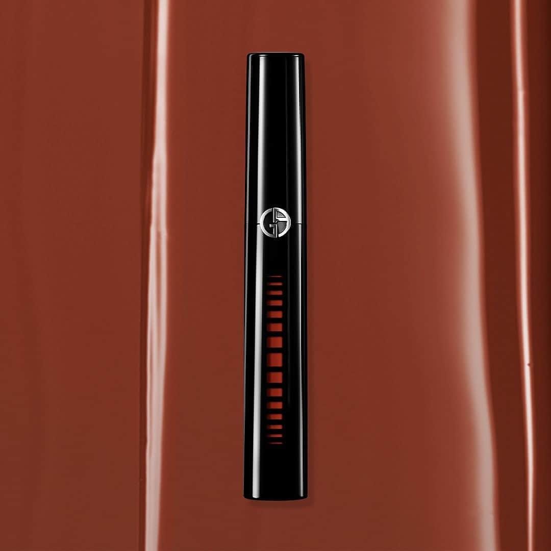 Armani Beautyさんのインスタグラム写真 - (Armani BeautyInstagram)「Beauty wardrobe. ECSTASY MIRROR in modern shade 200 "Stroke" brings unprecedented shine and color to your lip look in a single stroke. What's your dress code for lips?   #ArmaniBeauty #EcstasyMirror #makeup」8月8日 2時59分 - armanibeauty