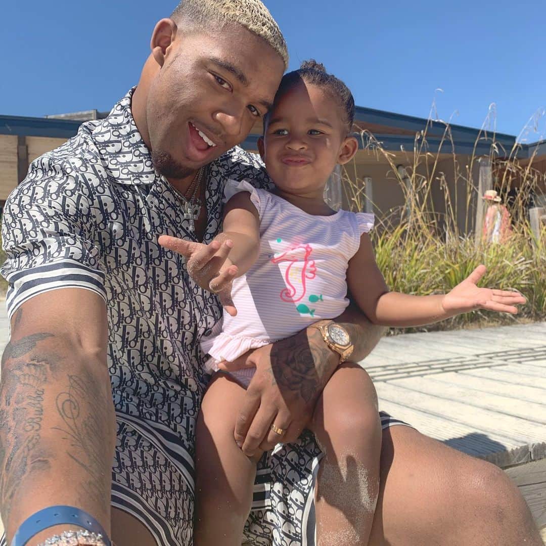 ジョーダン・アイブのインスタグラム：「Count my blessings.. ❤️✅ // very lucky to have this princess ✨」