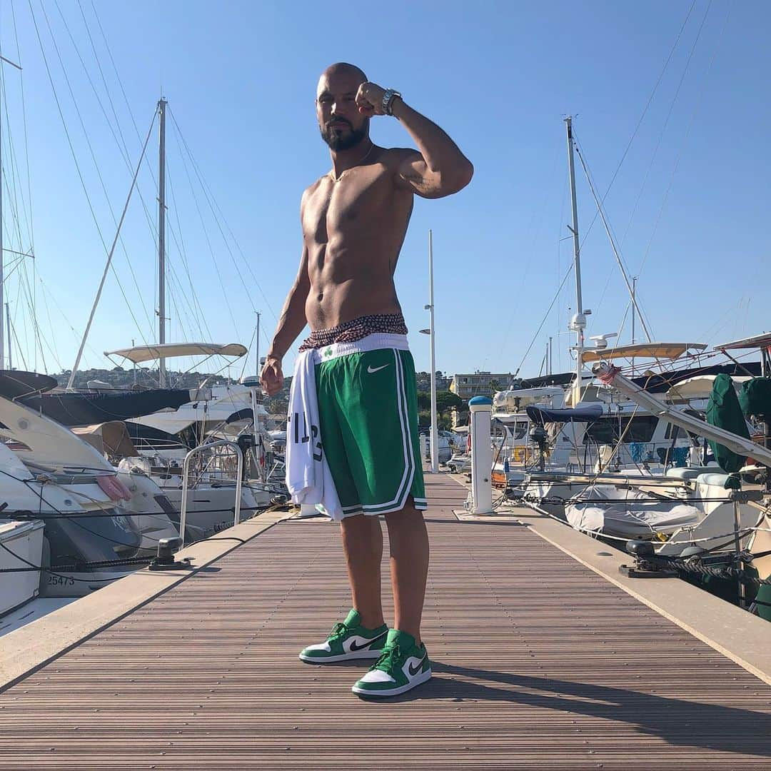 ヨアン・ベナルアンさんのインスタグラム写真 - (ヨアン・ベナルアンInstagram)「An other amazing day 🛥 #holidays #yb29pablopicasso harbor FALLAIT PAS M ENFERMER FIT COMME JAMAIS 🦅」8月8日 3時19分 - benalouaneyohan