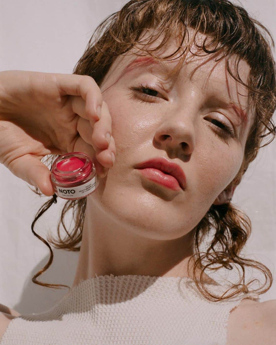 glorianotoさんのインスタグラム写真 - (glorianotoInstagram)「Getting playful with our new color on Incredible @celestial_investments as one of our @noto_botanics TOUCH faces - their power and beauty shines beyond the surface - so proud to feature them ! Makeup by ya girl ;) Photo / direction  by @kourtneykyung for NOTO // wIth production + all around aid from @hernameishex  - - #glorianotomakeup #notobotanics #notoglo」8月8日 3時26分 - glorianoto