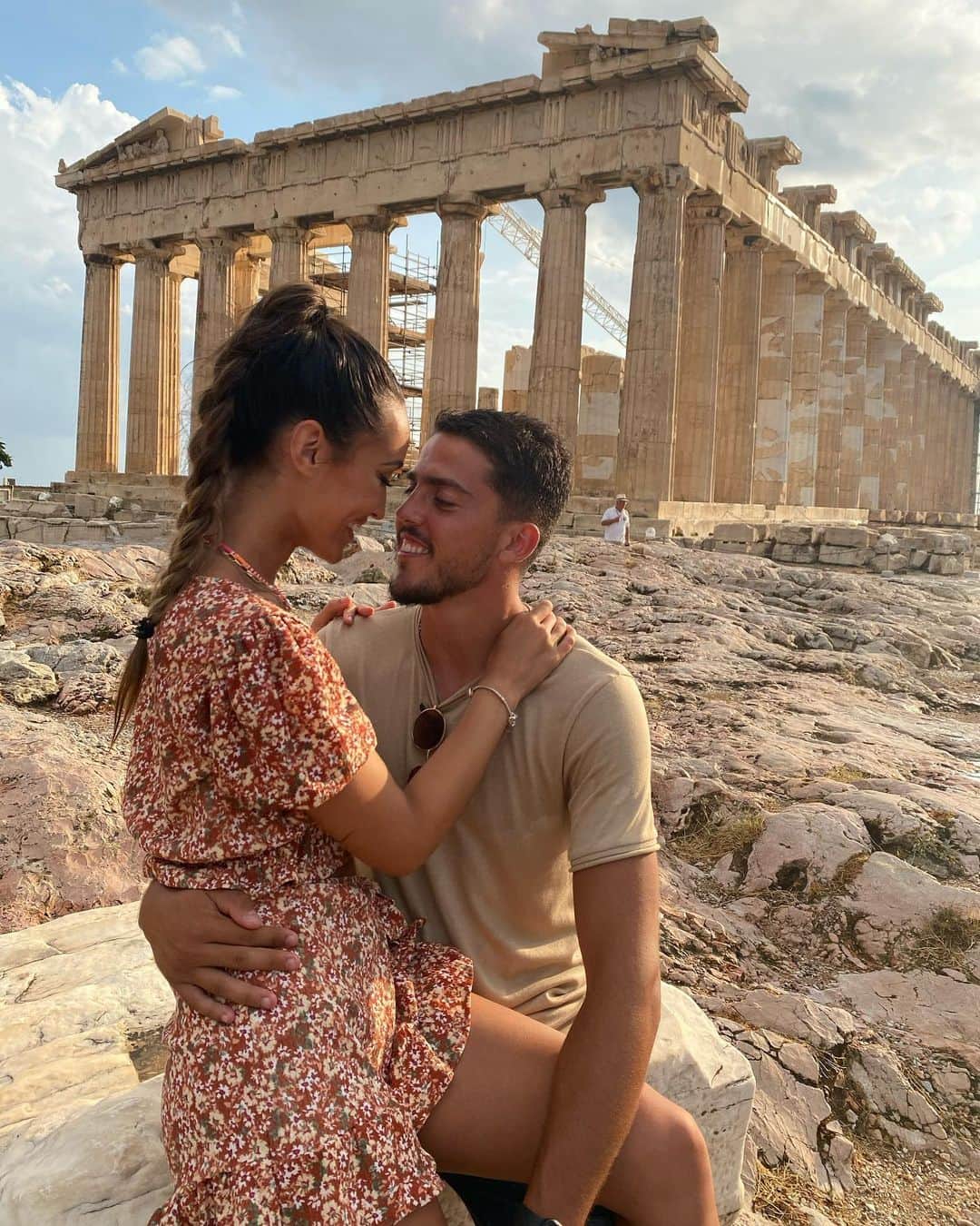 パブロ・フォルナルスのインスタグラム：「El monumento estaba enfrente ❤️😜」