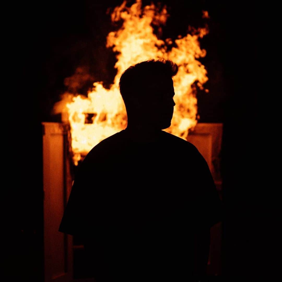 Kayefのインスタグラム：「Danke für die vielen Nachrichten zu #WARUM und über 150.000 Streams am ersten Tag 🔥 WOW! Link in meiner Bio! 📷 @matsmitzett」