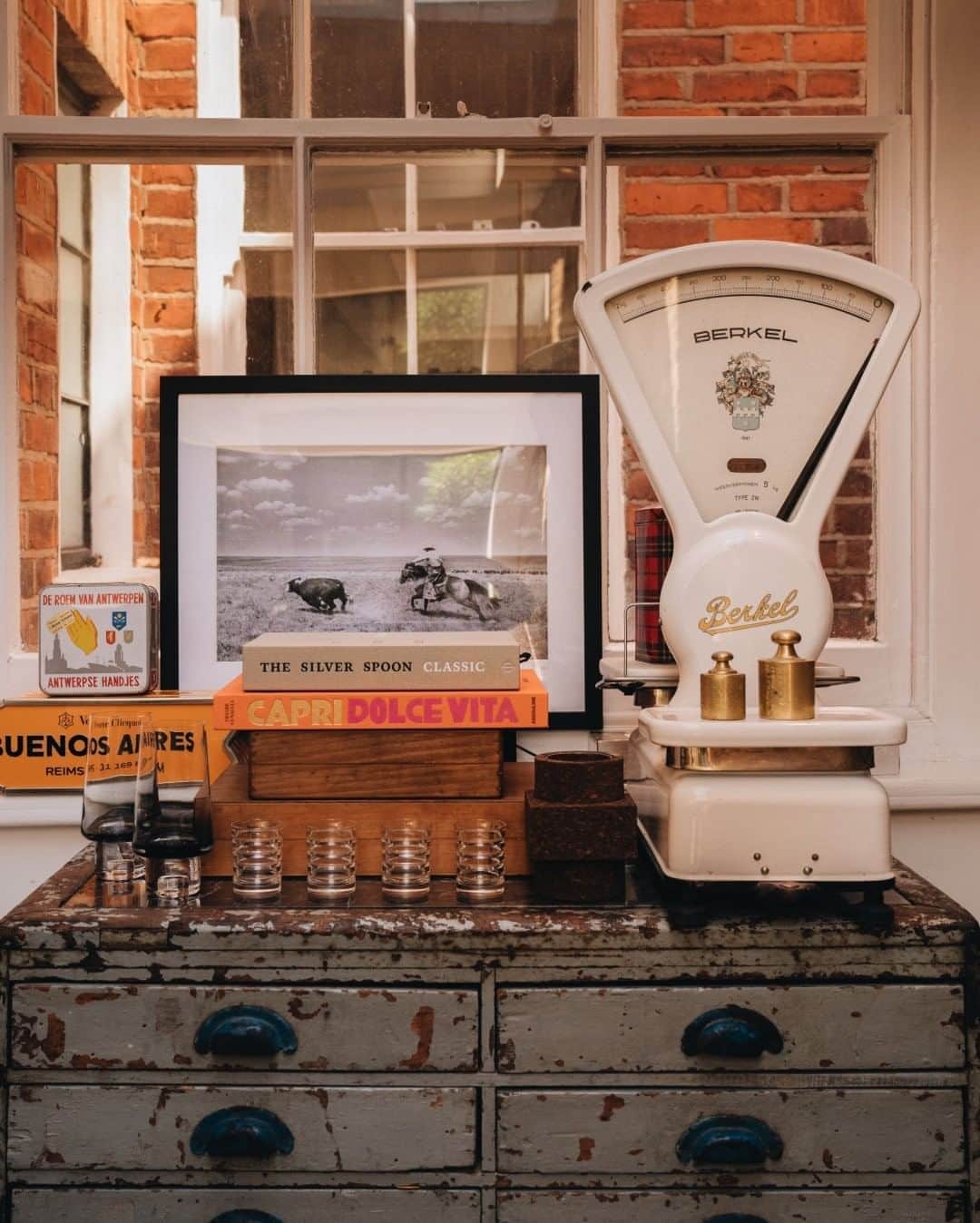 MR PORTERのインスタグラム：「Here at MR PORTER we love a curated corner. After all, your space should be a reflection of your style, don't you think? #MRPORTERathome」