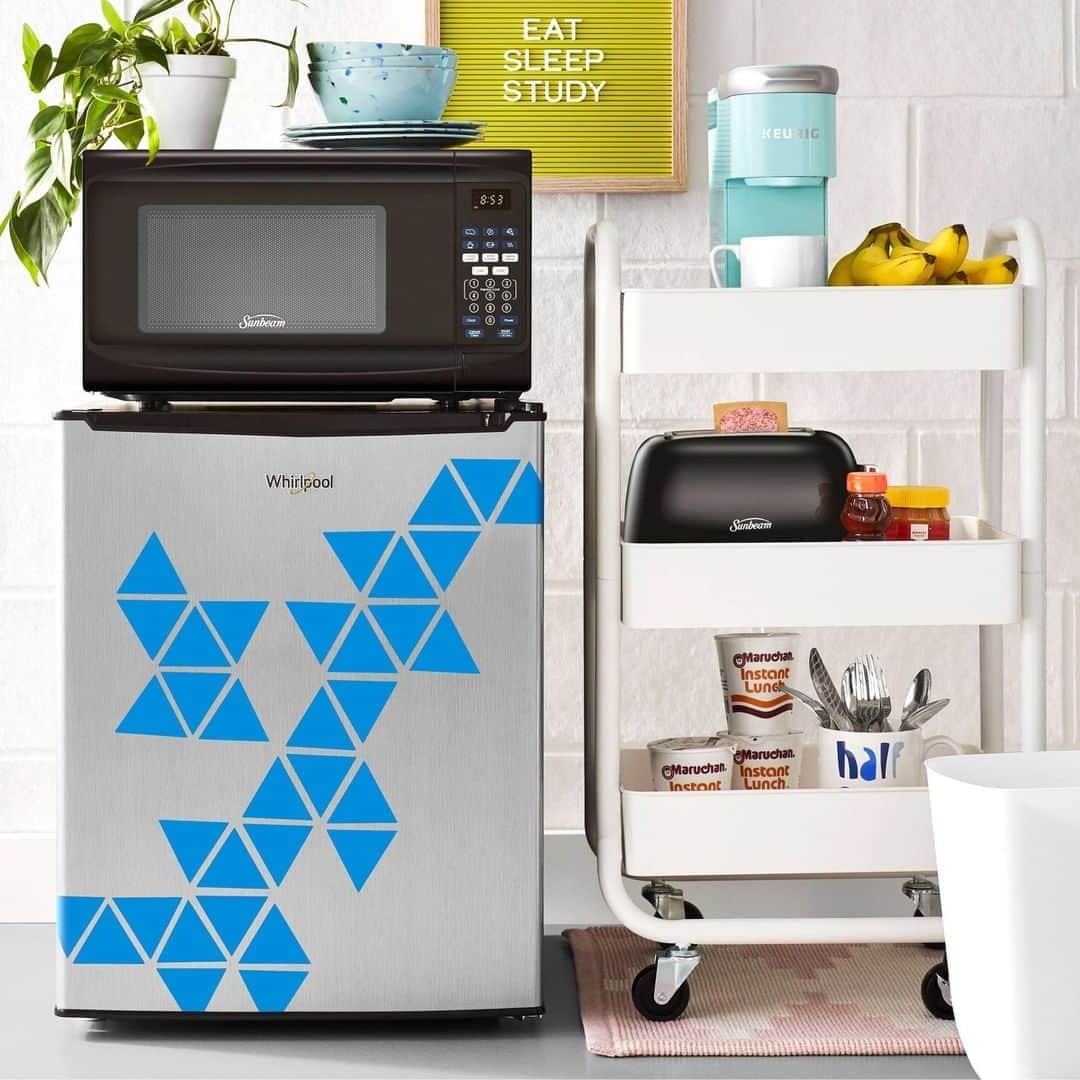 HGTVさんのインスタグラム写真 - (HGTVInstagram)「If you still haven't found the perfect mini fridge or twin-size duvet for your kid's college dorm yet, you're in luck. Our favorite retailers are offering amazing deals on home necessities and decor right now. 🏫 🎓⁠ ⁠ Head to the link in our bio to shop our favorite college dorm room finds.⁠ ⁠ #dormdecor #college #homesale⁠ ⁠」8月8日 4時01分 - hgtv