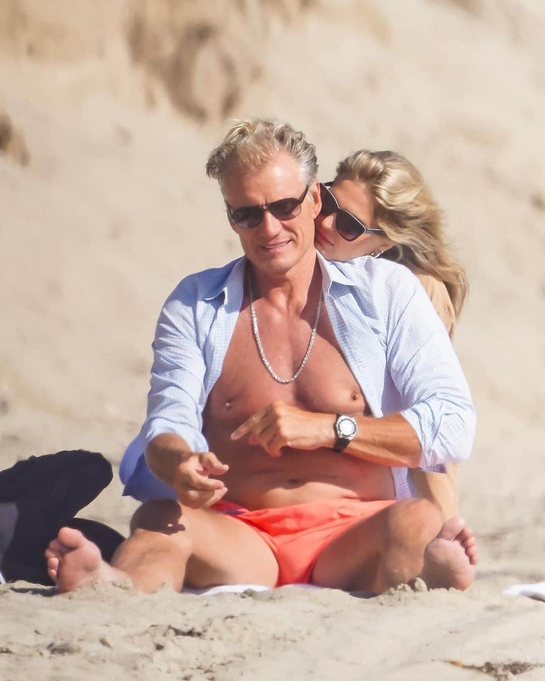 Just Jaredさんのインスタグラム写真 - (Just JaredInstagram)「Action film star Dolph Lundgren, 62, spent the day at the beach with fiancée Emma Krokdal, 24, on Thursday afternoon. #DolphLundgren #EmmaKrokdal Photos: Backgrid」8月8日 4時11分 - justjared