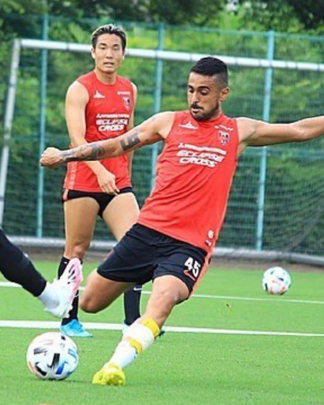 ATHLETAさんのインスタグラム写真 - (ATHLETAInstagram)「Leo x ATHLETA T006 New Color  #Repost @leo9 with @get_repost ・・・ Já foi! Hihi ⚽️🙏🏾 🇯🇵 たのしいね　🔴⚪️  #athleta  #orei  #gridshell  #T006 #10011」8月8日 4時04分 - athleta.jp