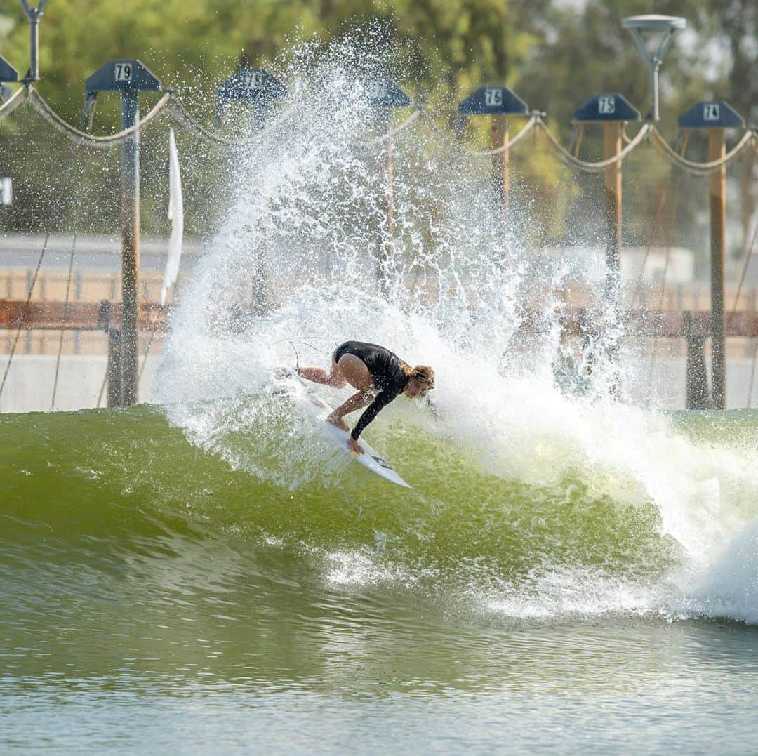 キャロライン・マークスのインスタグラム：「#RumbleAtTheRanch this weekend. Can’t wait 🥳 @wsl」