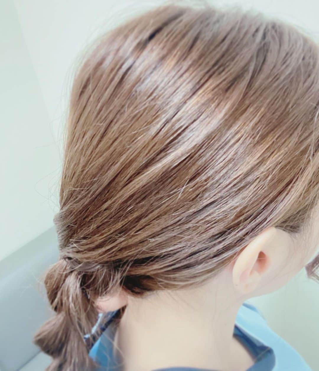 相原くるみ（西野七瀬）のインスタグラム：「今日の髪型  #今日の髪型 #へああれんじ  #自撮り下手すぎ #うまく撮れない  #こないだ #患者さんに褒められた  #アレンジかわいい って #テンションあがる #頑張れる  #土曜日も病院はやっている #人数は少ないけど  #明日は休み  #どこいこっかな  #といいつつ寝て過ごすパターン #相原くるみ #病院薬剤師  #新人薬剤師 #新人薬剤師と繋がりたい」