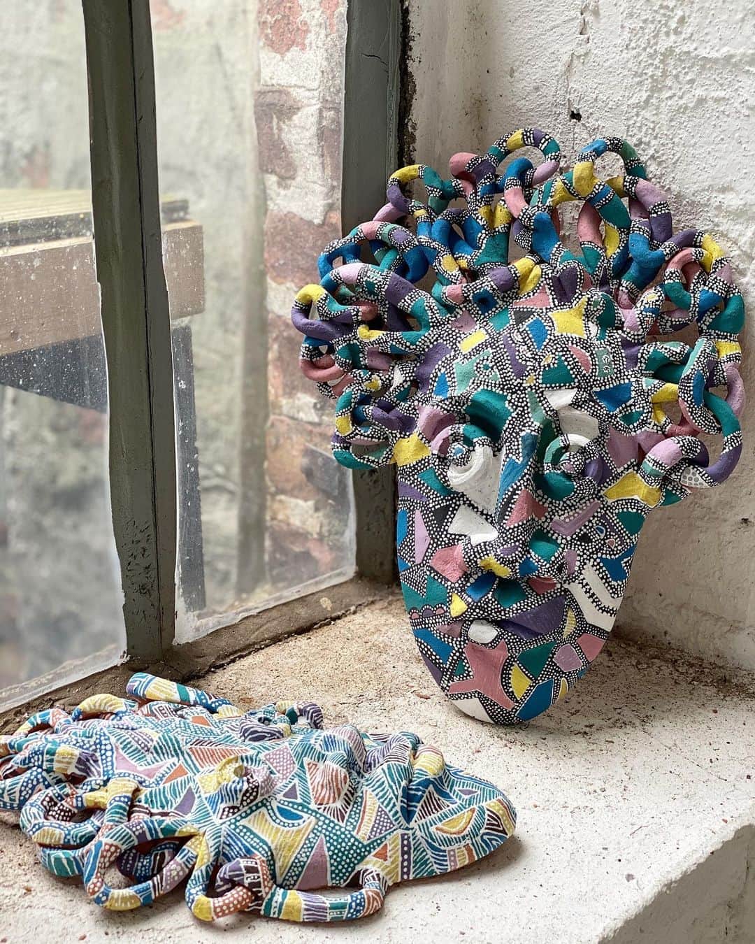 Grace Bonneyのインスタグラム：「Recently I @malene.barnett unloaded these ceramic sculptures from the kiln.  The finish is underglaze fired at a low temperature. When, I shared them @studiolani told me that the hair looked like “Kiko” which is a hairstyle. At first I wasn’t familiar with the Yoruba word that described the style, but after doing some research, I found images of hair threading.  This is when I realized I’d worn the hairstyle many times before without knowing the history. I loved how the connection to my heritage showed up naturally.  . I also realized when a person is connected to their culture’s legacy, it shows up naturally, it’s a part of their DNA. #noexplanationsareneeded. I’m sure it’s hard to choose one, but which cultural tradition shows up most often in your life? For me it’s being a maker of handmade objects, it’s in my DNA. #shareculturaltraditions  . . . #legacymaker #clayartist #sculpture #handbuilt #handmade #clayart #sculpture #contemporaryart #modernart #ceramic #artist #blackartist #blackart #stoneware #madeinskutt #clay #ceramicartist」