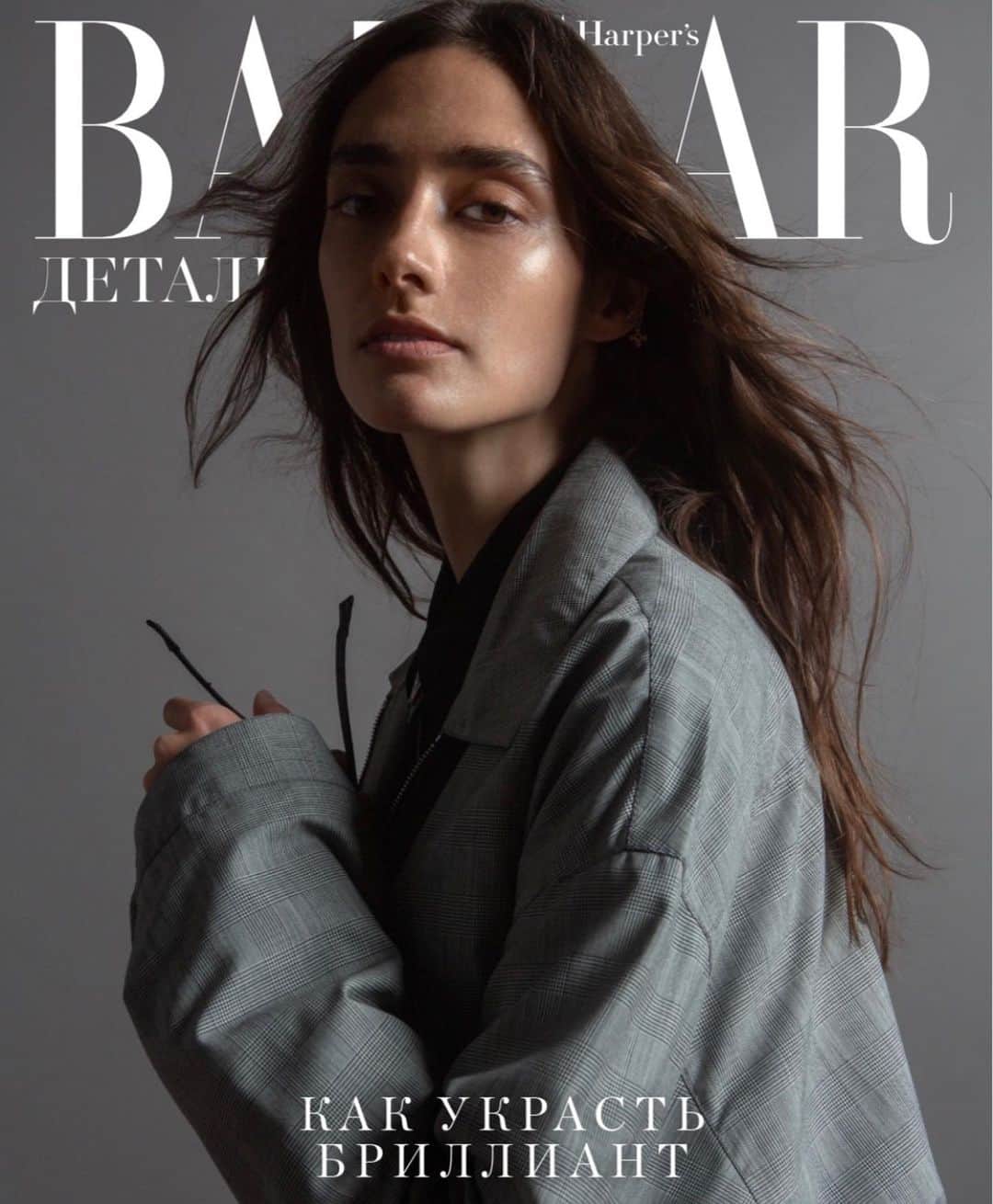 Kento Utsuboのインスタグラム：「🌟Beautiful @amandagooge🌟 for Harper's Bazaar @harpers_bazaarkz   久しぶりにメイクさせてもらった雑誌がでましたー🙆‍♀️ まだまだですが、ほんの少しずつニューヨークも仕事が始まりだしました。 自粛中はYouTubeに力を入れてたけどもっともっと メイクの仕事をしたいなって思いました🙆‍♂️ やっぱりファッションの仕事は楽しいー🤲  Photographer #brentchuaphotography  Stylist @alexeykazakov13  Hair @tak8133  Makeup  @kentoutsubo Model @amandagooge  🌟 @larissazanova  ------------------------ #photographer #コスメ #makeupartist #ファッション #youtuber #makeup #ビジネス #メイク好きさんと繋がりたい #メイクアップ #カメラ #fashion  #化粧品 #cosmetics #beauty  #美容学生 #photo  #ヘアカラー #美容 #美容師  #メイク #ビューティー #メイクアップ #メイクアップアーティスト #ユーチューバー  #かわいい #美容室 #ヘアアレンジ」