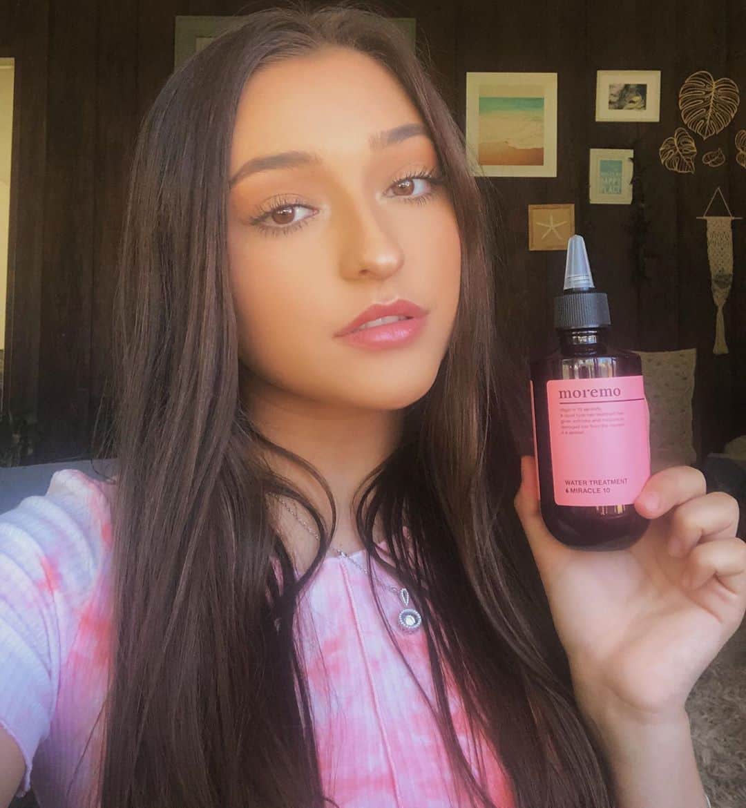 テイラー・グラブスのインスタグラム：「Hair care has been my new favorite obsession bc of @thebeautyspyofficial 🥰 With Moremo Miracle 10, all you need is 10 seconds to repair damaged, dry hair! Use my code “teilorgrubbs” for 20% off #thebeautyspy #ad」