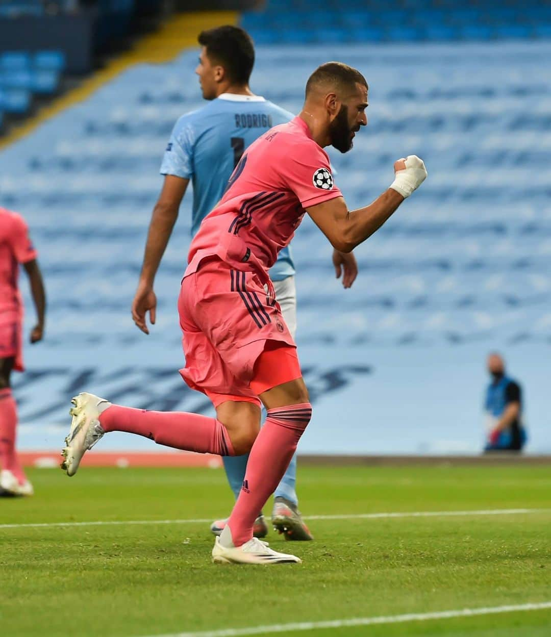 UEFAチャンピオンズリーグさんのインスタグラム写真 - (UEFAチャンピオンズリーグInstagram)「Player of the season for Real Madrid? Benzema on target again ⚽ ⁣ #UCL #RealMadrid」8月8日 5時04分 - championsleague