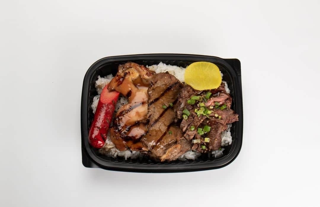 Zippy's Restaurantsのインスタグラム：「Get a BBQ Mix Pac Plate today to beat the lockdown blues. Btw, in addition to our take out counter, Zippy’s Makiki, Vineyard and Kapolei restaurant dine-in service are OPEN.」