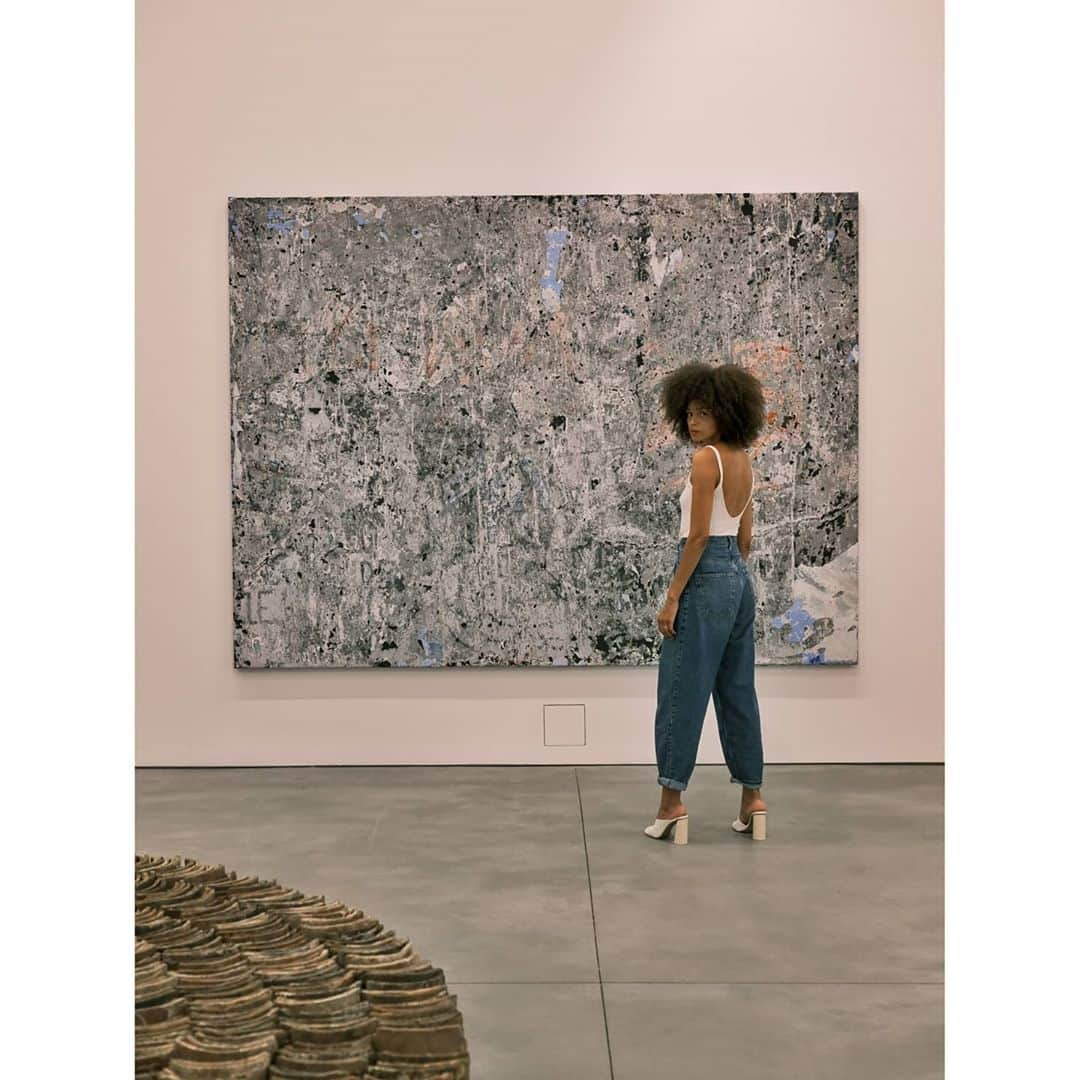 Ana Sofia Martinsさんのインスタグラム写真 - (Ana Sofia MartinsInstagram)「@galeriafranciscofino  #homebound Boy on the wall- José Pedro Cortes Untitled VIII - Marta Soares The thickness of Time- Adrien Missika」8月8日 5時45分 - miss_ana_sofia