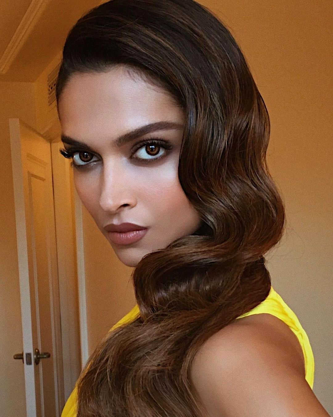 Hung Vanngoさんのインスタグラム写真 - (Hung VanngoInstagram)「#DeepikaPadukone (@deepikapadukone) 💛⭐️✨💫⚡️🌟」8月8日 5時53分 - hungvanngo