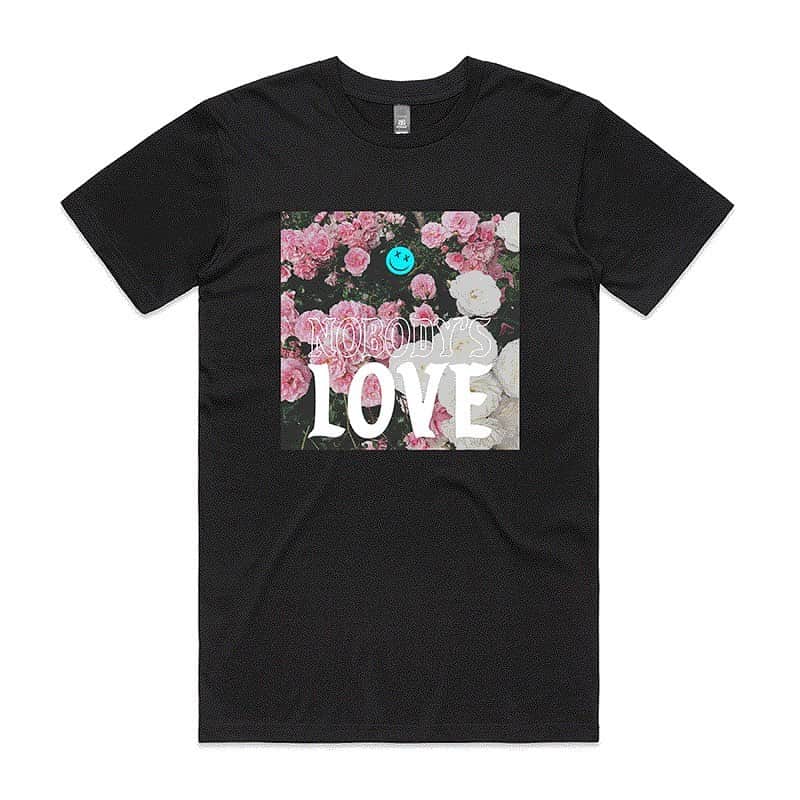 のインスタグラム：「“Nobody’s Love” tee available for pre-order now at maroon5shop.com 🌷😵💖」