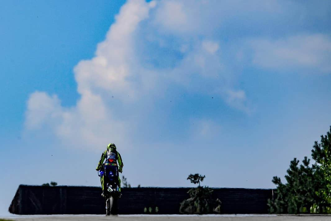 バレンティーノ・ロッシさんのインスタグラム写真 - (バレンティーノ・ロッシInstagram)「Brno Circuit,Czech Republic  Friday,free practice  📸 @falex79 @gigisoldano」8月8日 6時36分 - valeyellow46