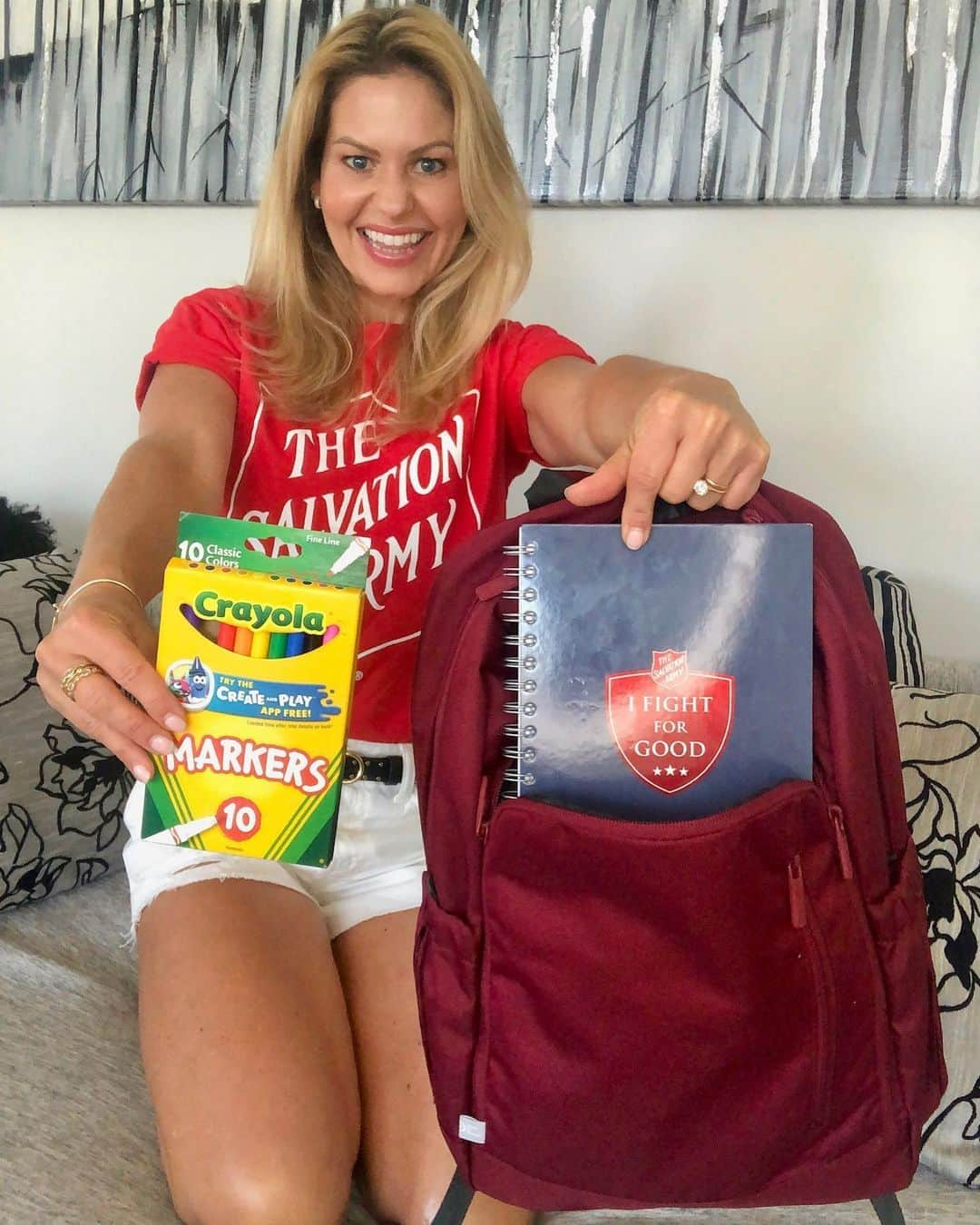 キャンディス・キャメロン・ブレさんのインスタグラム写真 - (キャンディス・キャメロン・ブレInstagram)「Join me and @salvationarmyus in the #FightForGood to help millions of families set their children up for success as they return to learning amid the ongoing pandemic.  THIS WEEKEND ONLY, The Salvation Army is collecting school supplies in-person and online at Walmart locations across the country for local children in need. While you shop this weekend, pick up a few extra items to help kids in your community start the school year right. #StufftheBus Love you guys ❤️」8月8日 6時43分 - candacecbure