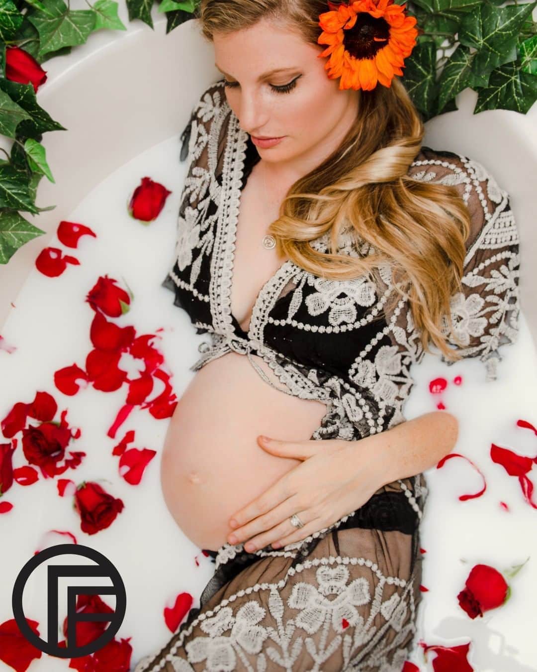 Timo the Fotographerのインスタグラム：「Model: @monicajernigan8⠀⠀⠀⠀⠀⠀⠀⠀⠀ Fotographer @fantim⠀⠀⠀⠀⠀⠀⠀⠀⠀ _________________________ ⠀⠀⠀⠀⠀⠀⠀⠀⠀ #fantim #frazierfotography #写真 #モデル #0711 #nashvillePhotographer #beauty #photography #inspiration #pregnancy #designer #momblogger #nashville #fashion #style #milkbath #pregnant #photoshoot #art #model #fashionweek #lingerie #blueeyes #fotography #blog #personalbrand #taylorswift #influencer」