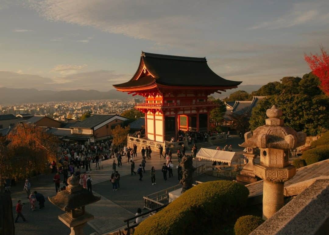 National Geographic Travelさんのインスタグラム写真 - (National Geographic TravelInstagram)「Photo by @MichaelGeorge  The sprawling complex of Kiyomizu-dera temple in Kyoto offers a gorgeous view of sunset over the city. As golden hour approaches, the red-orange accents of the temple really begin to glow. Though the area can get crowded around this time, it is large enough to find a space of your own. On the northern side, there is a semi-secluded garden and a quieter path for your descent once the sun has gone down.  For more photos and writing from my travels, follow along @MichaelGeorge. #kiyomizudera #kyoto #japan #sunsetspot #kyototips」8月8日 7時02分 - natgeotravel