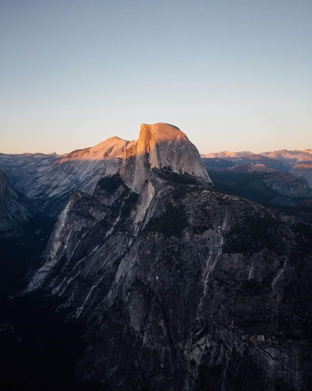 Travel + Leisureさんのインスタグラム写真 - (Travel + LeisureInstagram)「Yosemite National Park is beloved for its stark High Sierra beauty punctuated by gushing waterfalls and massive, ancient sequoia trees, especially the 3,000-year-old Grizzly Giant. Check out our Yosemite travel guide at the link in bio. #tlpicks courtesy of @heidii_parra」8月8日 7時03分 - travelandleisure