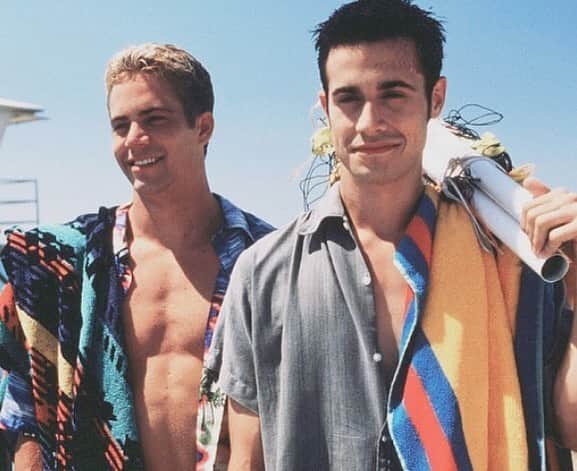 ポール・ウォーカーのインスタグラム：「#FBF to #ShesAllThat with @RealFreddiePrinze! 🏖️ #TeamPW」