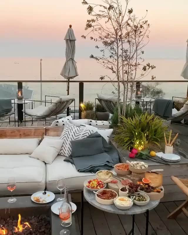 ブルーライフのインスタグラム：「Friday night goals 🍷#shopplanetblue」