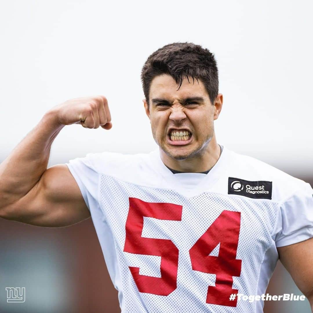 New York Giantsさんのインスタグラム写真 - (New York GiantsInstagram)「New avi, @blake_martinez50? 💪#FlexFriday」8月8日 7時28分 - nygiants