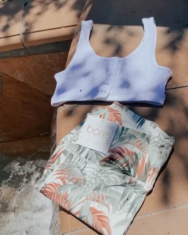 ジェシカ・バーチアーガのインスタグラム：「🌴 @bareeleven ... www.bareeleven.com」