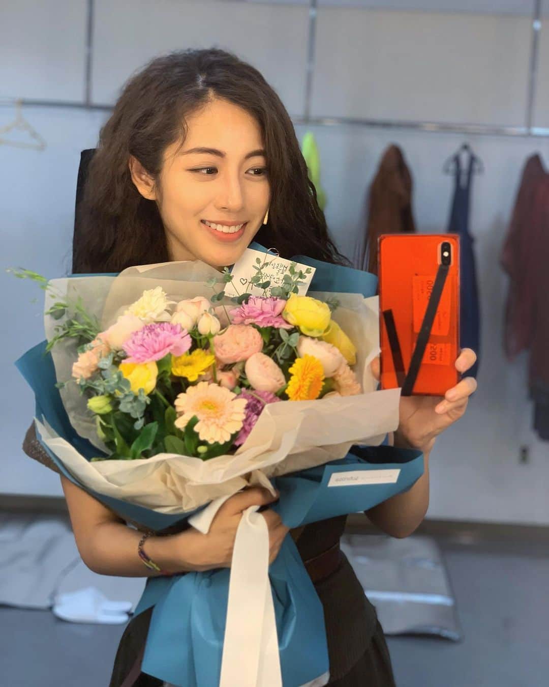 パン・ソヨンさんのインスタグラム写真 - (パン・ソヨンInstagram)「. 연극 레미제라블 첫공연 🦋 반소의 연극 데뷔 무대  언제나 함께하는 나의 화장품 앰블링  센스쟁이 앰블링 고마워요 💙  #레미제라블#에포닌  #lesmiserables#eponine  #앰블링#ambling」8月8日 7時51分 - banso