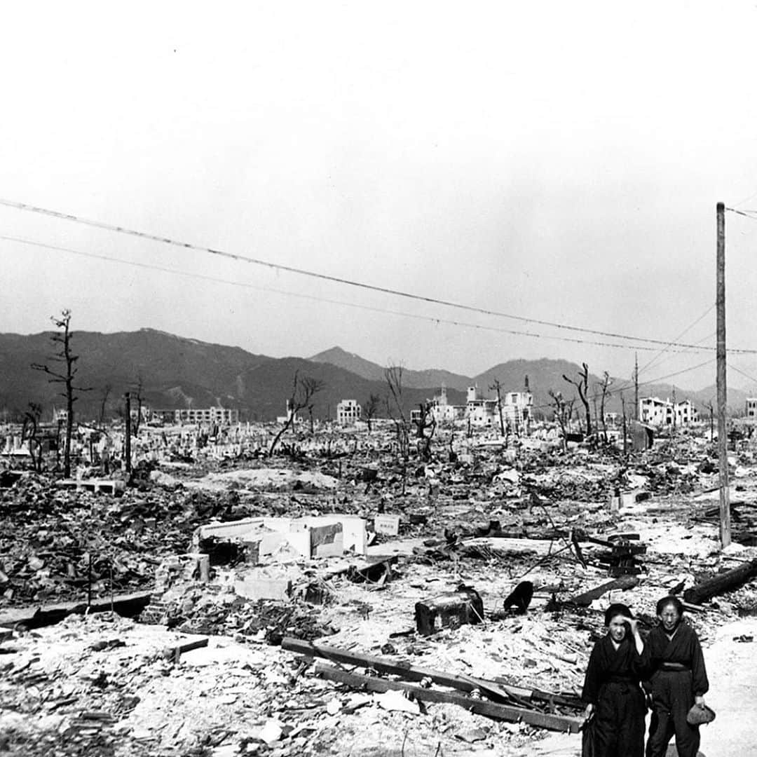 メロディー洋子さんのインスタグラム写真 - (メロディー洋子Instagram)「Yoga for my Ancestors 🙏  August 6, 2020 marks the 75th Memorial of the 1st Atomic Bomb dropping on Hiroshima with a 2nd Atomic Bomb dropping on Nagasaki 3 days later. Being both Japanese & American, this day is a loud resonance in my blood, bones, & cells. I can feel the impact of what War, Hate, & Fear really means for both sides. Through this experience I am truly able to LEARN what PEACE, LOVE, & COMPASSION FOR ONE ANOTHER REALLY MEANS.   I have been consciously working at peeling the layers of all of the different projections I have allowed onto my body. One of the biggest being WAR. I offer the lessons learned here to everyone.   Finding peace within my self has truly been the most beautiful gift of the combining of these two families across the Pacific. I offer this yoga as a prayer to my Ancestors on both sides. I offer this to my friends & family who have & are experiencing suffering. I offer this to all who have passed on to the next realm.   I feel you. I love you.  Thank you for being a gift to this world. Thank you for your life. Thank you for your beauty.  It’s not easy to be the container for so much. I take it as my honor & privilege to be here now, in this body of two worlds, two languages, two cultures, two hearts. Thank you for giving me the opportunity to rise from the ashes & become the being I have always wanted to be.   For me, going to visit Hiroshima was a life-changing experience. The energy there is beyond belief. If you have the opportunity to go, I recommend it.  日本愛してる。  🙏 Blessings to All 🙏  @bbcnews On 6 August 1945 AT LEAST 70,000 people were killed immediately in the massive blast which flattened the city. Tens of thousands more died of injuries caused by radiation poisoning in the following days, weeks and months. The bomb was the first time a nuclear weapon was used during a war. Today, in a solemn ceremony at Peace Park, Hiroshima has remembered those who died. "On August 6, 1945, a single atomic bomb destroyed our city. Rumour at the time had it that 'nothing will grow here for 75 years,'" Mayor Kazumi Matsui said. "And yet, Hiroshima recovered, becoming a symbol of peace.”」8月8日 8時11分 - melody.yoko