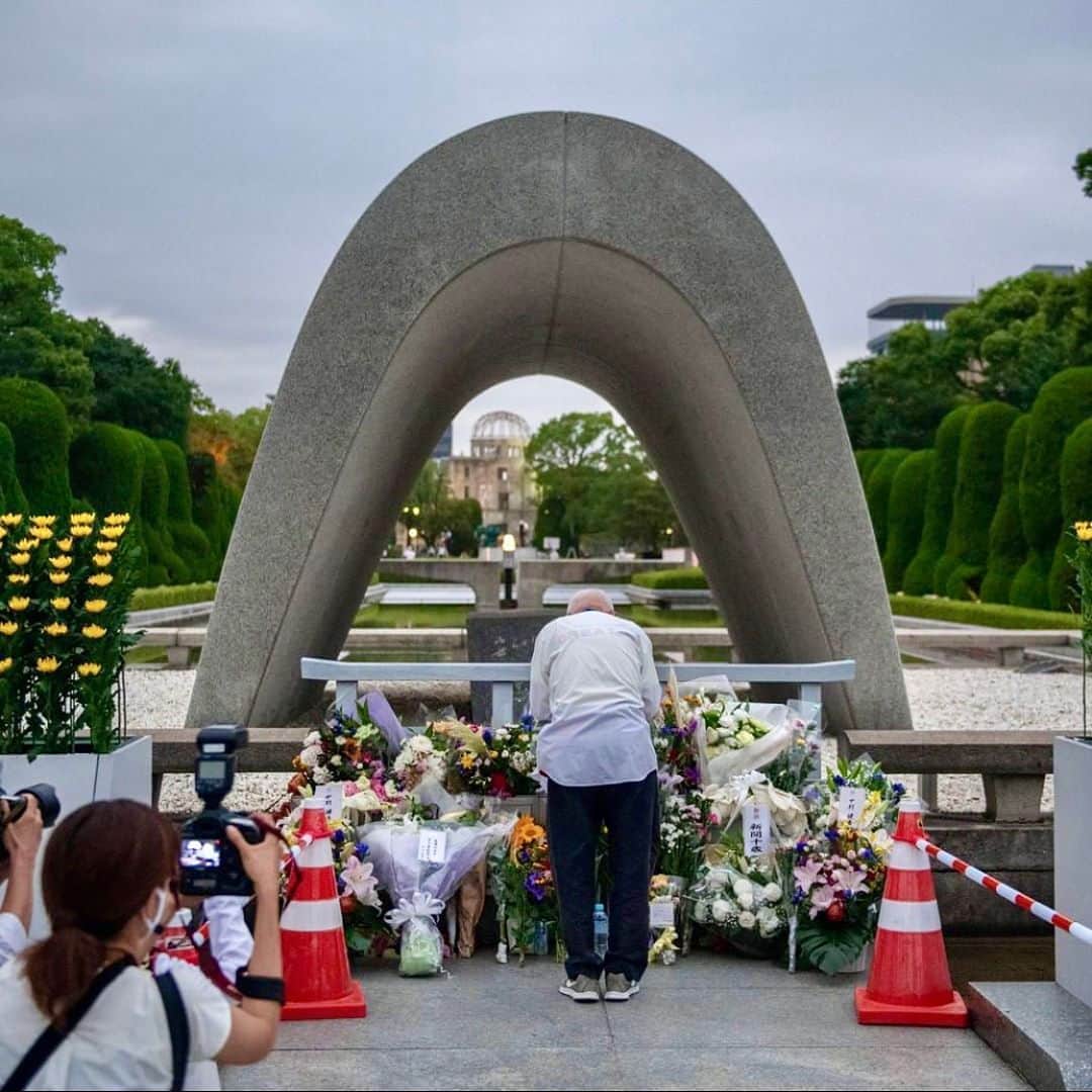 メロディー洋子さんのインスタグラム写真 - (メロディー洋子Instagram)「Yoga for my Ancestors 🙏  August 6, 2020 marks the 75th Memorial of the 1st Atomic Bomb dropping on Hiroshima with a 2nd Atomic Bomb dropping on Nagasaki 3 days later. Being both Japanese & American, this day is a loud resonance in my blood, bones, & cells. I can feel the impact of what War, Hate, & Fear really means for both sides. Through this experience I am truly able to LEARN what PEACE, LOVE, & COMPASSION FOR ONE ANOTHER REALLY MEANS.   I have been consciously working at peeling the layers of all of the different projections I have allowed onto my body. One of the biggest being WAR. I offer the lessons learned here to everyone.   Finding peace within my self has truly been the most beautiful gift of the combining of these two families across the Pacific. I offer this yoga as a prayer to my Ancestors on both sides. I offer this to my friends & family who have & are experiencing suffering. I offer this to all who have passed on to the next realm.   I feel you. I love you.  Thank you for being a gift to this world. Thank you for your life. Thank you for your beauty.  It’s not easy to be the container for so much. I take it as my honor & privilege to be here now, in this body of two worlds, two languages, two cultures, two hearts. Thank you for giving me the opportunity to rise from the ashes & become the being I have always wanted to be.   For me, going to visit Hiroshima was a life-changing experience. The energy there is beyond belief. If you have the opportunity to go, I recommend it.  日本愛してる。  🙏 Blessings to All 🙏  @bbcnews On 6 August 1945 AT LEAST 70,000 people were killed immediately in the massive blast which flattened the city. Tens of thousands more died of injuries caused by radiation poisoning in the following days, weeks and months. The bomb was the first time a nuclear weapon was used during a war. Today, in a solemn ceremony at Peace Park, Hiroshima has remembered those who died. "On August 6, 1945, a single atomic bomb destroyed our city. Rumour at the time had it that 'nothing will grow here for 75 years,'" Mayor Kazumi Matsui said. "And yet, Hiroshima recovered, becoming a symbol of peace.”」8月8日 8時11分 - melody.yoko