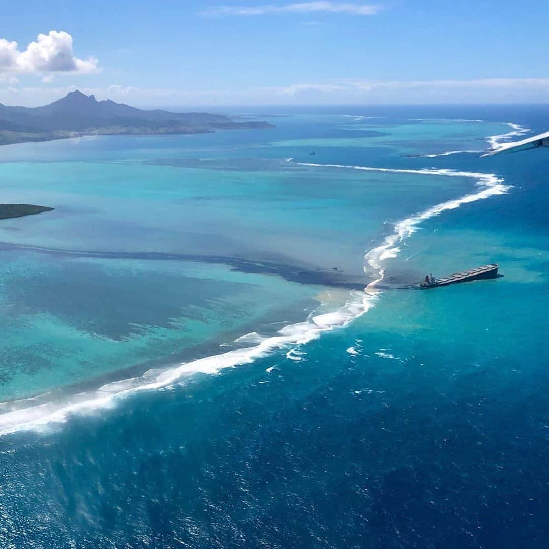 ティモシー・サイクスさんのインスタグラム写真 - (ティモシー・サイクスInstagram)「⚠️PLEASE SHARE THIS BREAKING NEWS WITH YOUR FOLLOWERS TO GET MAURITIUS URGENT HELP⚠️ Repost from @savethereef Late Friday, the Indian Ocean island of Mauritius declared a “state of environmental emergency” after a Japanese-owned ship that ran aground offshore days ago began spilling tons of fuel. Mauritius has said the ship was carrying nearly 4,000 tons of fuel and cracks have appeared in its hull. Prime Minister Pravind Jugnauth earlier in the day said his government was appealing to France for help, saying the spill “represents a danger” for the country of some 1.3 million people that relies heavily on tourism and has been been hit hard by the effects of the coronavirus pandemic. “Our country doesn’t have the skills and expertise to refloat stranded ships, so I have appealed for help from France and President Emmanuel Macron,” he said. Bad weather has made it impossible to act, and “I worry what could happen Sunday when the weather deteriorates.” Tons of diesel and oil are now leaking into the water, environmental group Greenpeace Africa’s climate and energy manager Happy Khambule said in a statement. “Thousands of species around the pristine lagoons of Blue Bay, Pointe d’Esny and Mahebourg are at risk of drowning in a sea of pollution, with dire consequences for Mauritius’ economy, food security and health,” Khambule said. A government environmental outlook released nearly a decade ago said Mauritius had a National Oil Spill Contingency Plan but equipment on hand was “adequate to deal with oil spills of less than 10 metric tonnes.” WE MUST GET MAURITIUS HELP so please send this to French President @emmanuelmacron and share this tragic news with your followers and encourage them to share it too and also tag people, celebrities, influencers and news media — let’s all work together to make this go viral so we can get more news coverage and International aid RIGHT NOW! Images by @gregrouxel @hugoclementk @greenpeace #mauritius #oilspill #karmagawa #savethereef」8月8日 8時17分 - timothysykes