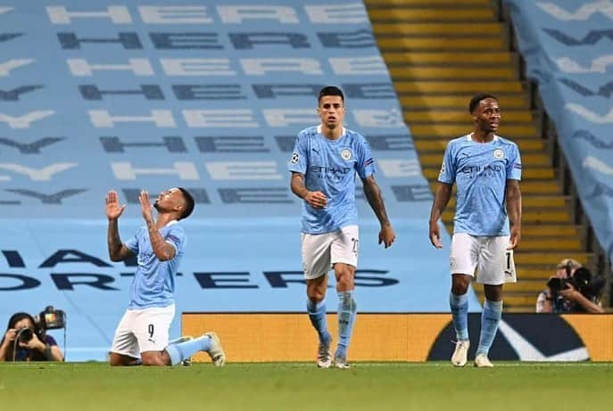 ジョアン・カンセロさんのインスタグラム写真 - (ジョアン・カンセロInstagram)「Through to quarter-final of @championsleague ✔️ Congratulations to the team ⚪️🔵 The dream continues ...🌟 #mommyblessme」8月8日 19時12分 - jpcancelo