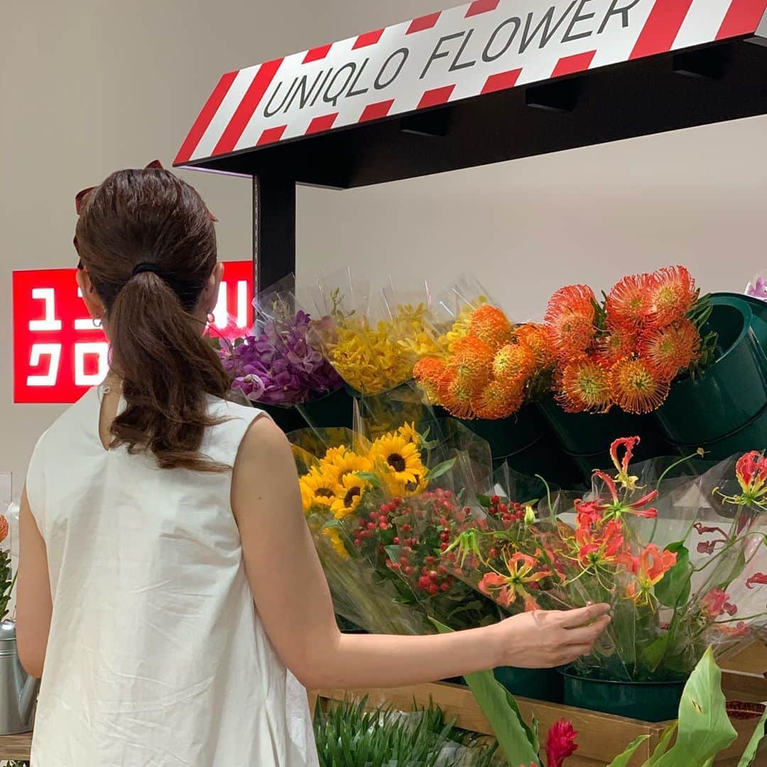 沢瀉美緒さんのインスタグラム写真 - (沢瀉美緒Instagram)「※ @uniqlo exhibition ‼️ . ユニクロの展示会へ✨ 最近お花も販売し始めたとのことで ユニクロフラワーの展示も見せてもらいました✨ . 1束なんと390円だって‼️ . ちょっとした時にぴったり。 自粛以降お花をお家に飾ることが多くなったと 思うので、お店にも行ってみようと思います。 . . #ユニクロ #UNIQLO #ユニクロフラワー #uniqloflower」8月8日 19時15分 - mio_omodaka
