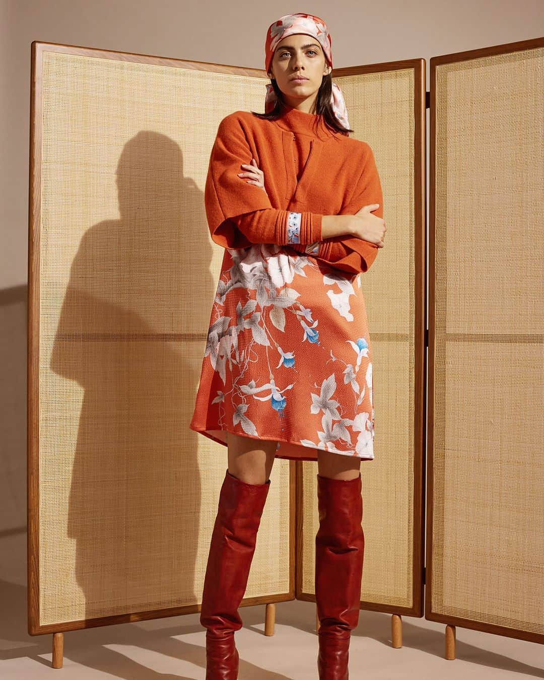 のインスタグラム：「Starting with a square silk scarf in the hair, a new architecture in asymmetrical lines is created.⁣ ⁣ leonardparis.com」