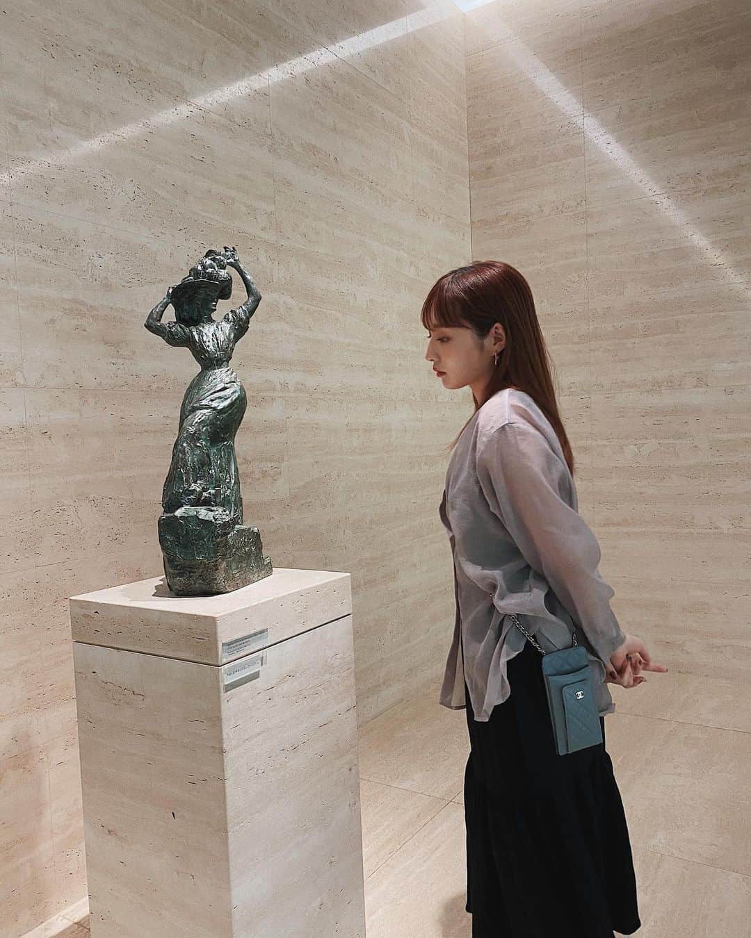 茉莉さんのインスタグラム写真 - (茉莉Instagram)「⚜️🤍 . . 美術館巡り、 絵も彫刻もなんでも好き。 言葉じゃ表し切れない何かを 形にして表現してるって素敵よね、凄いよね。 . . . #彫刻#絵#芸術#美術館#おすすめありますか#🎨🖼」8月8日 18時01分 - mari._xx