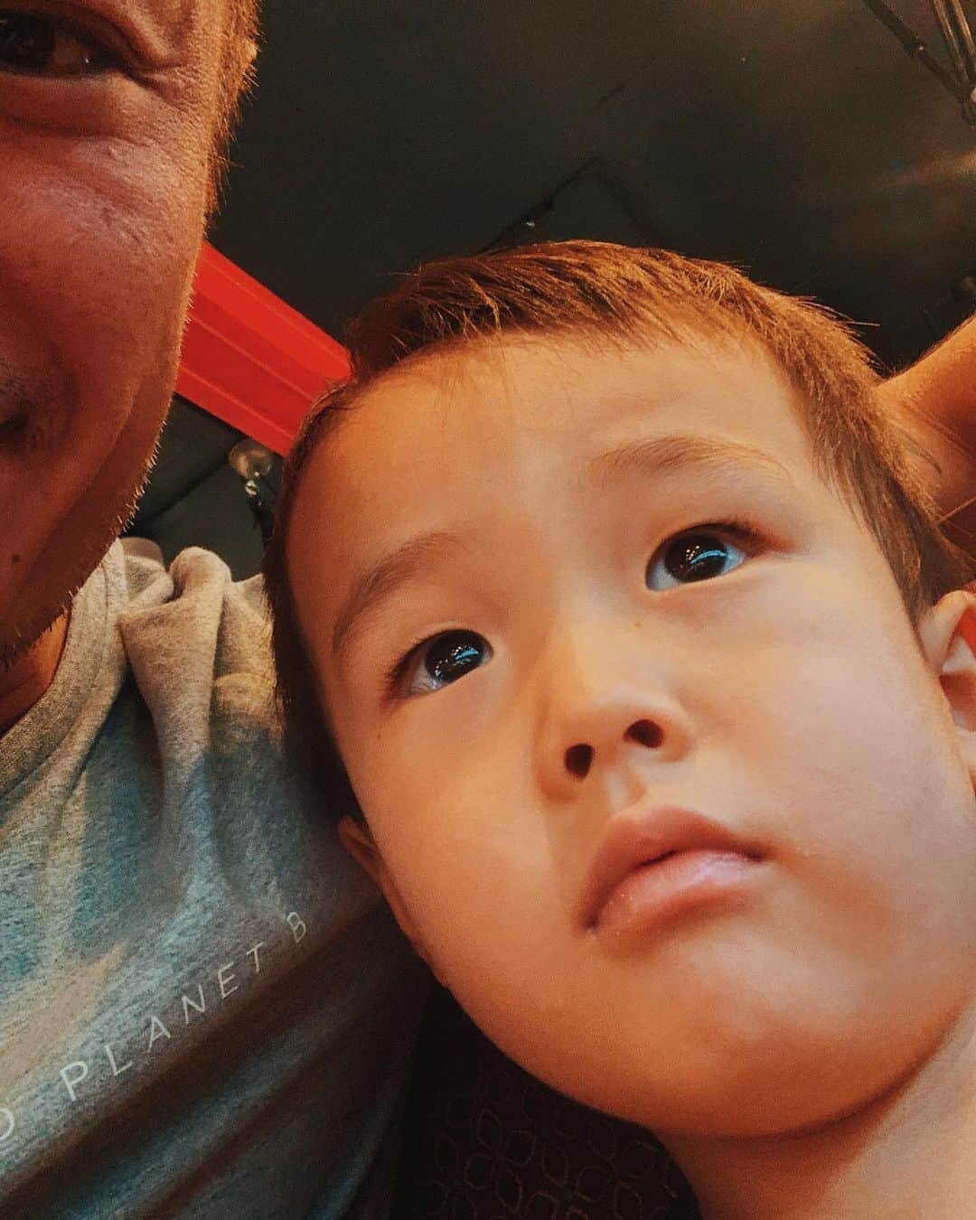 押尾学さんのインスタグラム写真 - (押尾学Instagram)「寝起きです🥱 he just woke up☺️ #hello #fatherandson #family」8月8日 17時54分 - manabuoshio_official
