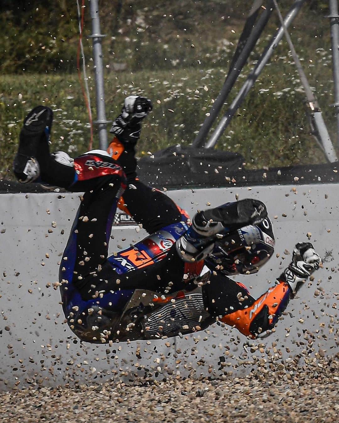 MotoGPさんのインスタグラム写真 - (MotoGPInstagram)「Not the way @migueloliveira44 wanted to start Qualifying Day after his Top 3 yesterday... 💥 Hopefully he's ok ✅ after this crash and will be able to fight later for a spot in Q2 💪 #MO88 #CzechGP 🇨🇿 #MotoGP #Crash」8月8日 18時06分 - motogp