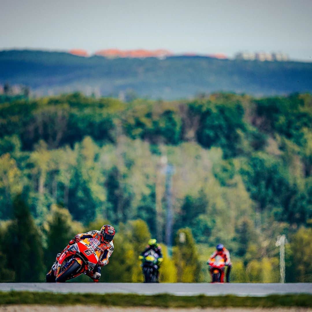 レプソル・ホンダのインスタグラム：「🌳🌲🌳6️⃣🌳🌲🌳 ⠀⠀⠀⠀⠀⠀⠀⠀⠀ 🇨🇿 #CzechGP #MotoGP #SB6 #StefanBradl #Racing #Repsol #Honda #Racing #RepsolHonda #HRC #RC213V #ThePowerOfDreams #Racing #Motorcycle #Team #OneHeart」