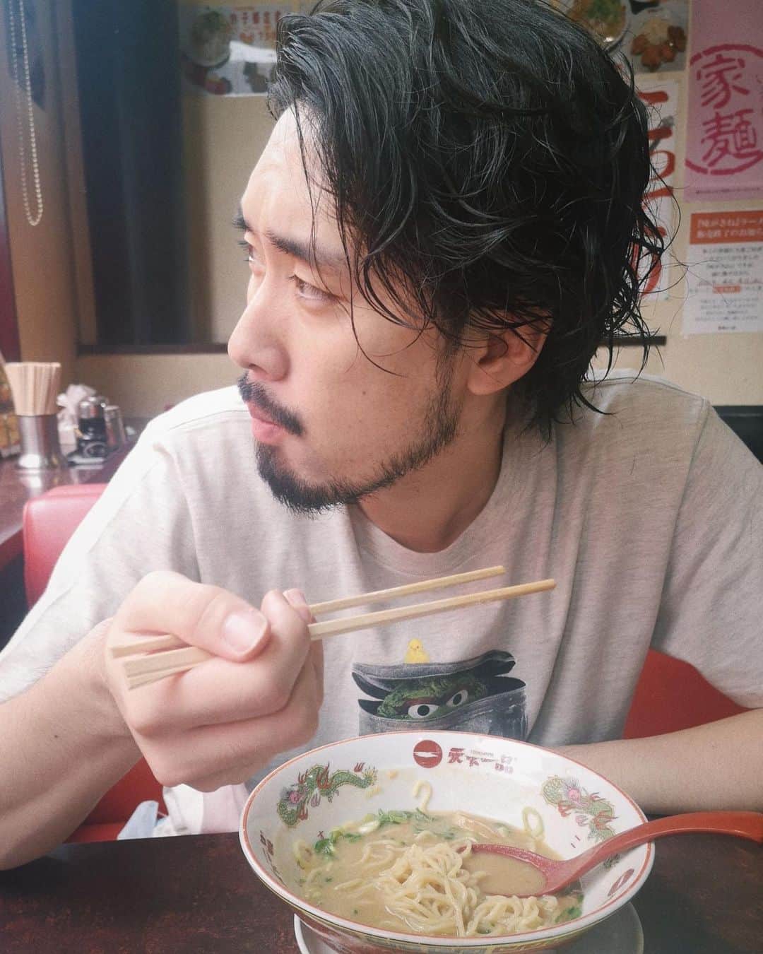 鈴鹿秋斗のインスタグラム：「ㅤㅤㅤㅤㅤㅤㅤㅤㅤㅤ  🍜🍜🍜　　　　　　　　　　　　　 ㅤㅤㅤㅤㅤㅤㅤㅤㅤㅤ #天下一品 #✂️」