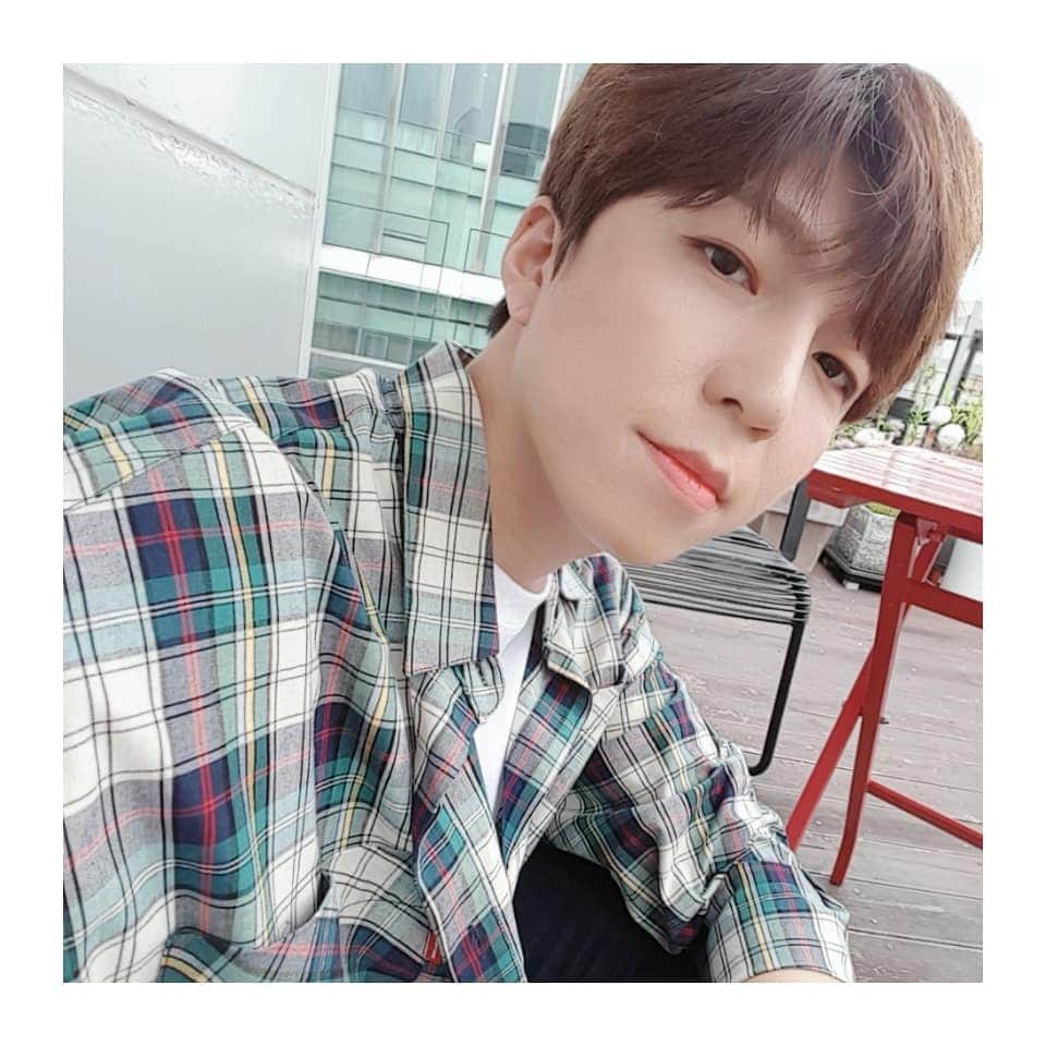 U-KISS（ユーキス）のインスタグラム：「[#수현] 키스미💋 주말 몸 조심히 잘 보내세요🙏❤  #유키스 #수현oppa  #UKISS #SOOHYUN」