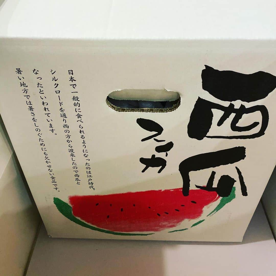 三吉ツカサのインスタグラム：「箱に入ったスイカを買ってみたよ #夏だね #シルクロードって響きが好き」