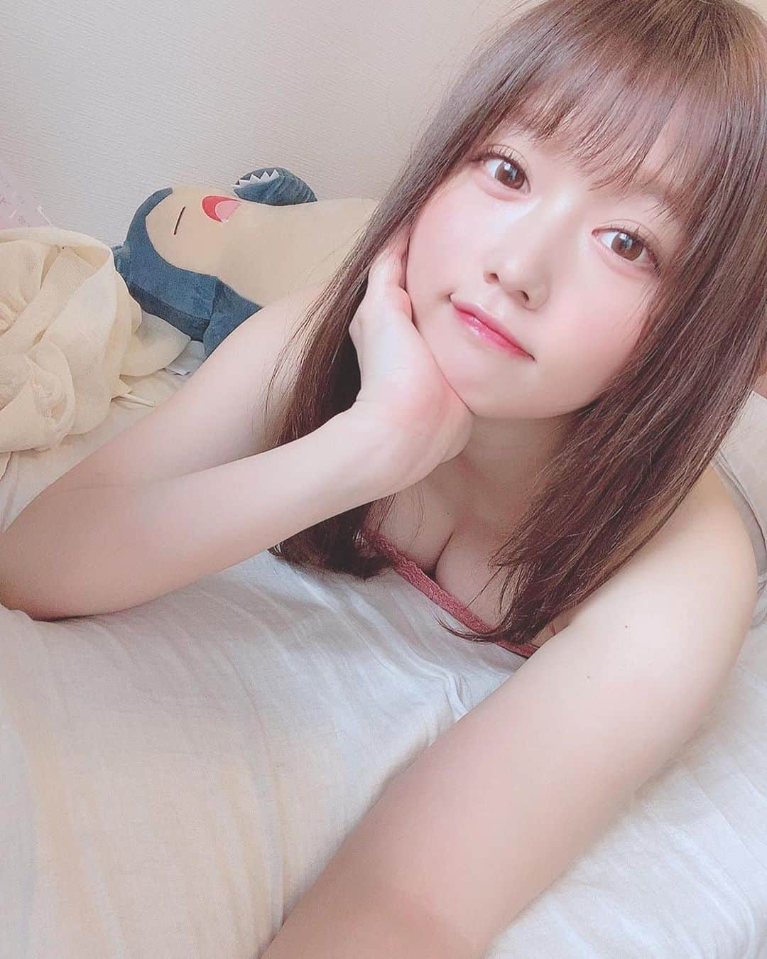 美女美容事情さんのインスタグラム写真 - (美女美容事情Instagram)「《ずっーと見ていたい💛👀🌟》⠀⁠⠀ *⠀⁠⠀ リポストを使って、素敵な写真📷✨を投稿されてる方を紹介させて頂く⠀⠀⠀⠀⁠⠀ 【💄美女美容事情💅】のコーナーです✨⠀⁠⠀ *⠀⠀⠀⠀⠀⠀⠀⁠⠀ いいねやコメント、フォローして応援してね❤︎🥰🎶⁣⠀⁠⠀ *⠀⠀⠀⠀⠀⠀⠀⁠⠀ 今回ご紹介させて頂きますのは❤︎⠀⁠⠀ ゆかっぴぃさん< @mogmog_yukappy >の素敵なお写真📸⠀⁠⠀ *⠀⁠⠀ 透明感のあるcuteな女の子♡♡♡可愛くってズッーと見てられますよね✨💛✨⁠⠀ *⠀⠀⁠⠀ ゆかっぴぃさんのアカウントには他にも素晴らしい投稿が沢山ありますので是非覗いてみてくださいね💁‍♀️💙⠀⁠⠀ *⠀⠀⁠⠀ ゆかっぴぃさん< @mogmog_yukappy >⠀⁠⠀ 素敵な投稿ありがとうございました☺️📸✨⠀⠀⠀⠀⠀⠀⠀⠀⁠⠀ △▼△▼△▼△▼△▼△▼△▼△▼△▼⠀⠀⠀⠀⠀⠀⠀⠀⠀⠀⠀⠀⠀⠀⠀⠀⠀⠀⠀⠀⁠⠀ ❤🧡💛「美女美容事情」💚💙💜⠀⠀⠀⠀⠀⠀⠀⠀⠀⠀⠀⠀⠀⠀⠀⁠⠀ 👇掲載ご希望の方は👇⠀⠀⠀⠀⠀⠀⠀⠀⠀⠀⠀⠀⠀⠀⠀⠀⁠⠀ @b_b_j.jタグ付けと🖤 # ビジョビ⠀🖤⠀⠀⠀⠀⠀⠀⠀⠀⠀⠀⠀⠀⠀⠀⠀⁠⠀ をタグ付けお願いします✨⠀⠀⠀⠀⠀⠀⠀⠀⠀⠀⠀⠀⠀⠀⠀⠀⁠⠀ △▼△▼△▼△▼△▼△▼△▼△▼△▼⠀⁠⠀ #メイク #beauty⠀⠀#自撮り ⠀⁠⠀ #ヘアスタイル #おとな女子 ⠀⠀⠀⠀⠀⠀⠀⠀⁠⠀ #ヘアアレンジ  #カラコン ⠀⠀⠀⠀⠀⁠⠀ #アイシャドウ #女子力アップ ⠀⠀⠀⠀⠀⠀⠀⠀⠀⁠⠀ #アイライン #美意識⠀⠀⁠⠀ #女子力 #女子力向上⠀⠀⠀⠀⠀⠀⠀⠀⁠⠀ #リップ #チーク⠀⠀⁠⠀ #自撮り女子 #セルフィー ⠀⁠⠀ #naturalbeauty #makeup」8月8日 18時37分 - b_b_j.j