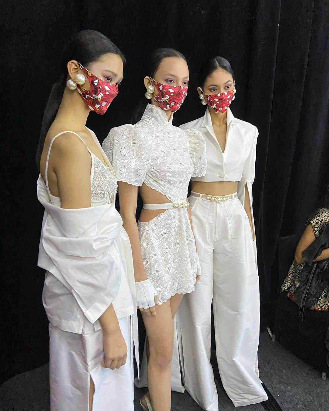 Ivan Gunawanさんのインスタグラム写真 - (Ivan GunawanInstagram)「My Newest Collection for @jfwofficial Revival Fashion Festival presents @senayancity x Masker.id」8月8日 18時39分 - ivan_gunawan