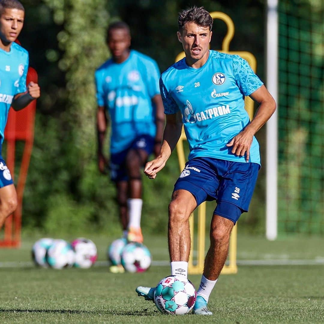 アレッサンドロ・シェプフのインスタグラム：「👀 #preseason is on ! 🔥」