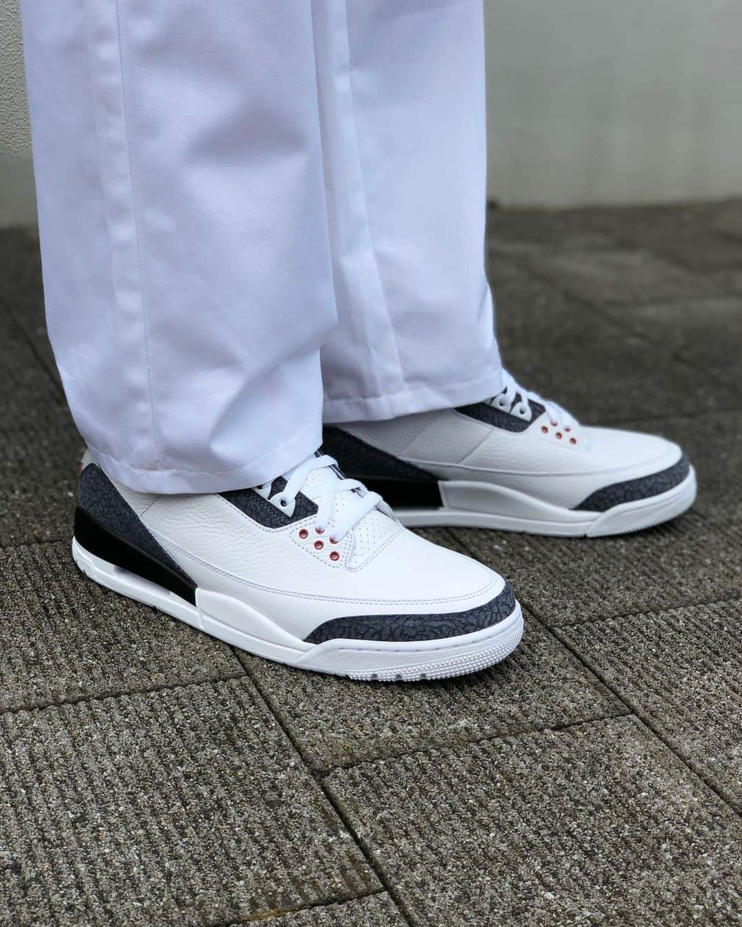 beams_harajuku_officialさんのインスタグラム写真 - (beams_harajuku_officialInstagram)「＜NIKE＞ "Air Jordan 3 Retro SE-T" 8/10 release  日の丸をイメージしたカラーリングのアッパー。 エレファント柄を落とし込んだデニム生地。 ヒールには「NIKE AIR」ロゴとクリア素材のジャンプマンロゴが組み合わさり カタカナロゴも配された日本限定の特別仕様です。 関東では原宿店のみのお取り扱いです。  #nike #airjordan  #harajuku_beams  #beams #newarrival#japan#tokyo#harajuku#fashion#mensfashion#日本#東京#原宿#ファッション#メンズファッション#ビームス」8月8日 18時51分 - beams_harajuku