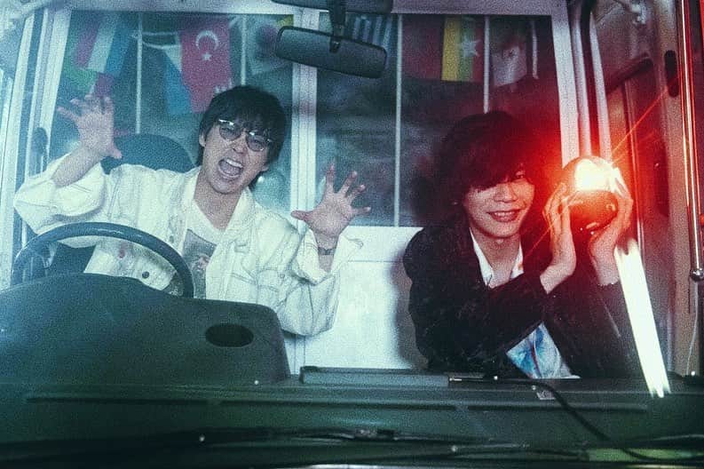 米津玄師のインスタグラム：「⚡️⚡️」